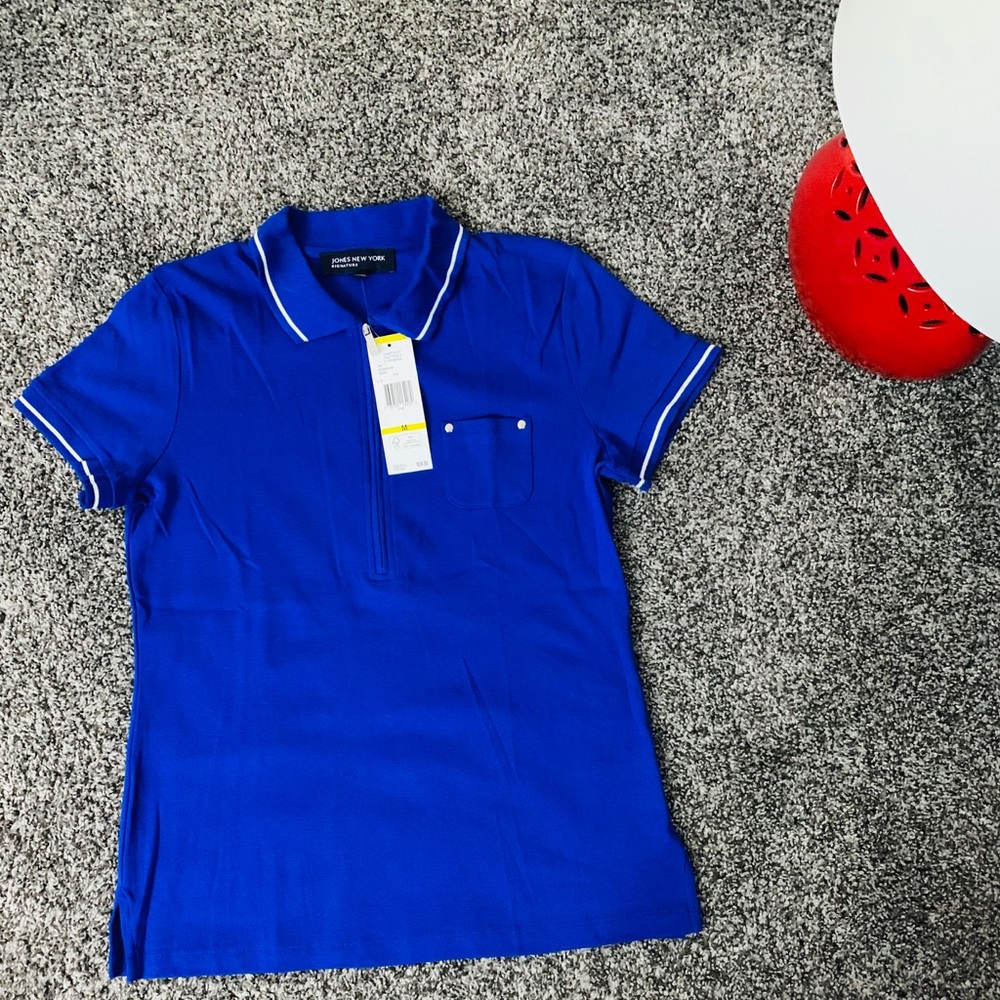 BRAND new Jones New York Signature Size M T-shirt